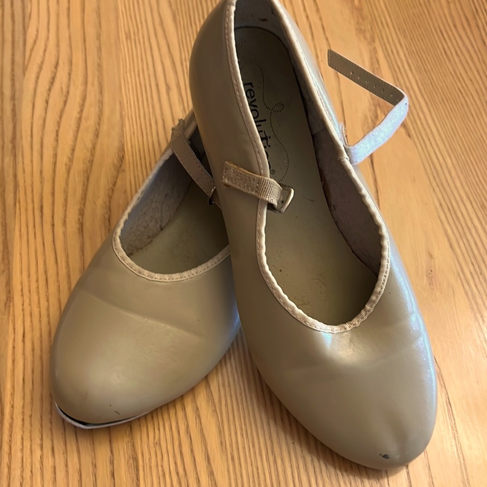 Girl’s tap shoes